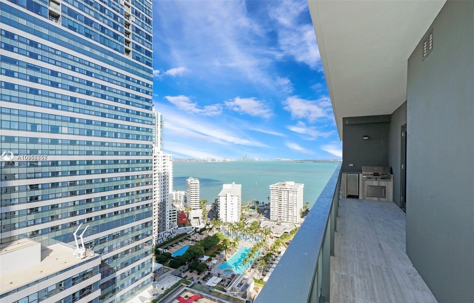 Echo Brickell swimming pool and outdoor deck