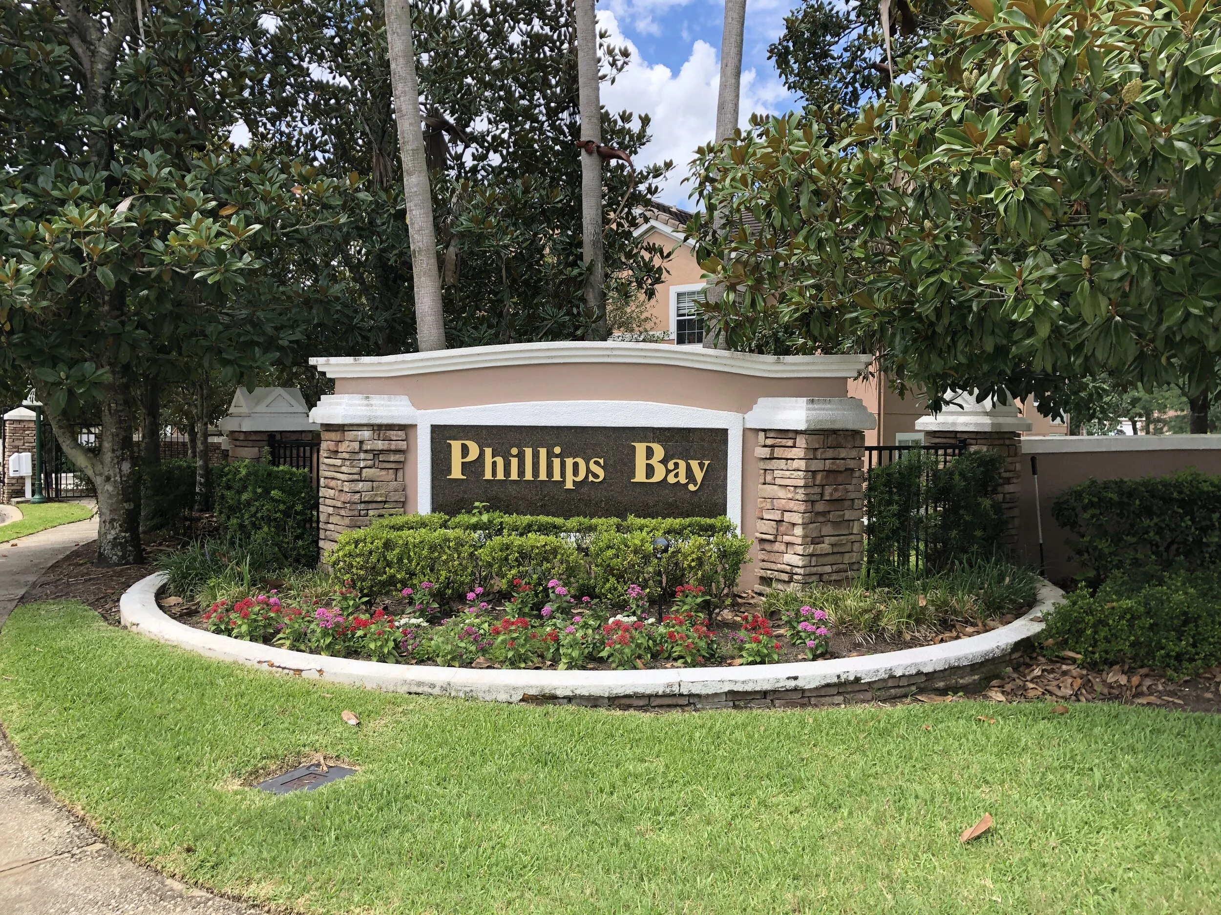 Restaurant and waterfront lifestyle in Dr. Phillips Orlando