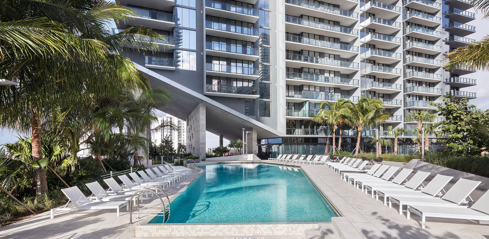 Rise Brickell swimming pool