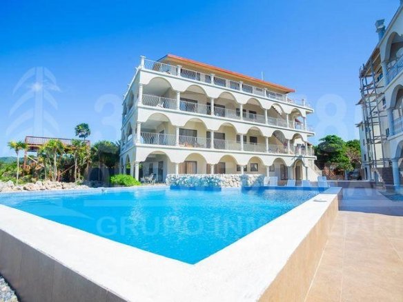 West End, Roatán, Oceanfront Condo 2 Iron Shore Pointe