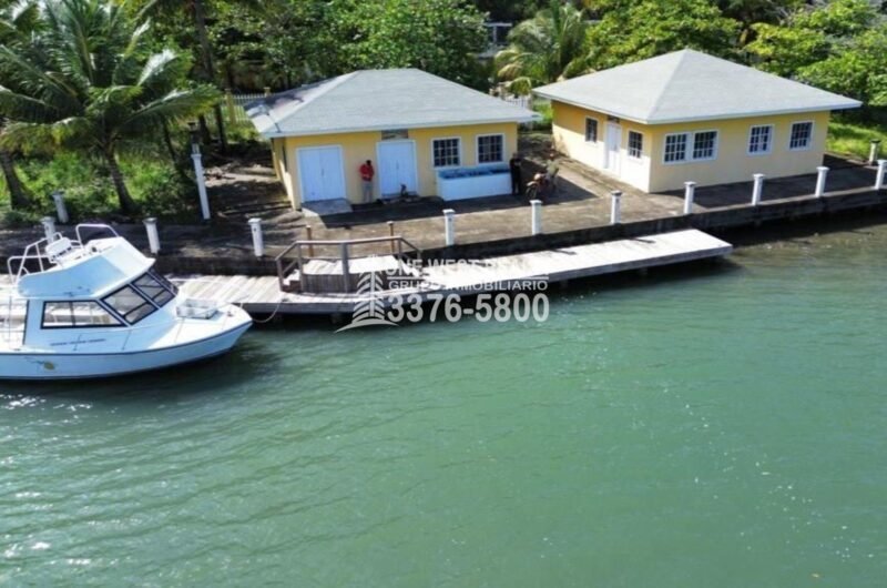 Exclusive Oak Ridge Homes and Condos – 56 Acres in Roatan, Honduras