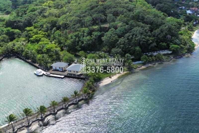 Exclusive Oak Ridge Homes and Condos – 56 Acres in Roatan, Honduras