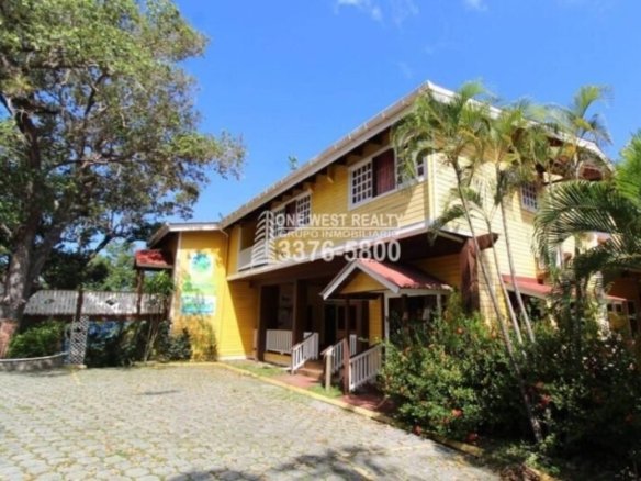 Exclusive Oak Ridge Homes and Condos – 56 Acres in Roatan, Honduras