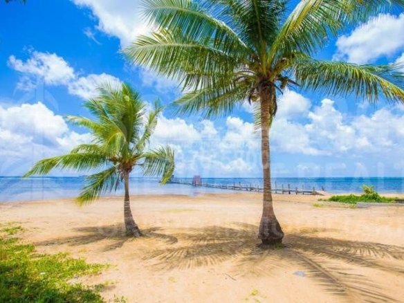 Property with a strategic location in Roatán