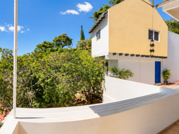 Casa Familiar con Apartamento en Venta – Carretera a Santa Lucía, Tegucigalpa