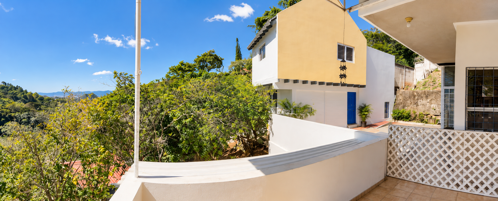 Casa Familiar con Apartamento en Venta – Carretera a Santa Lucía, Tegucigalpa