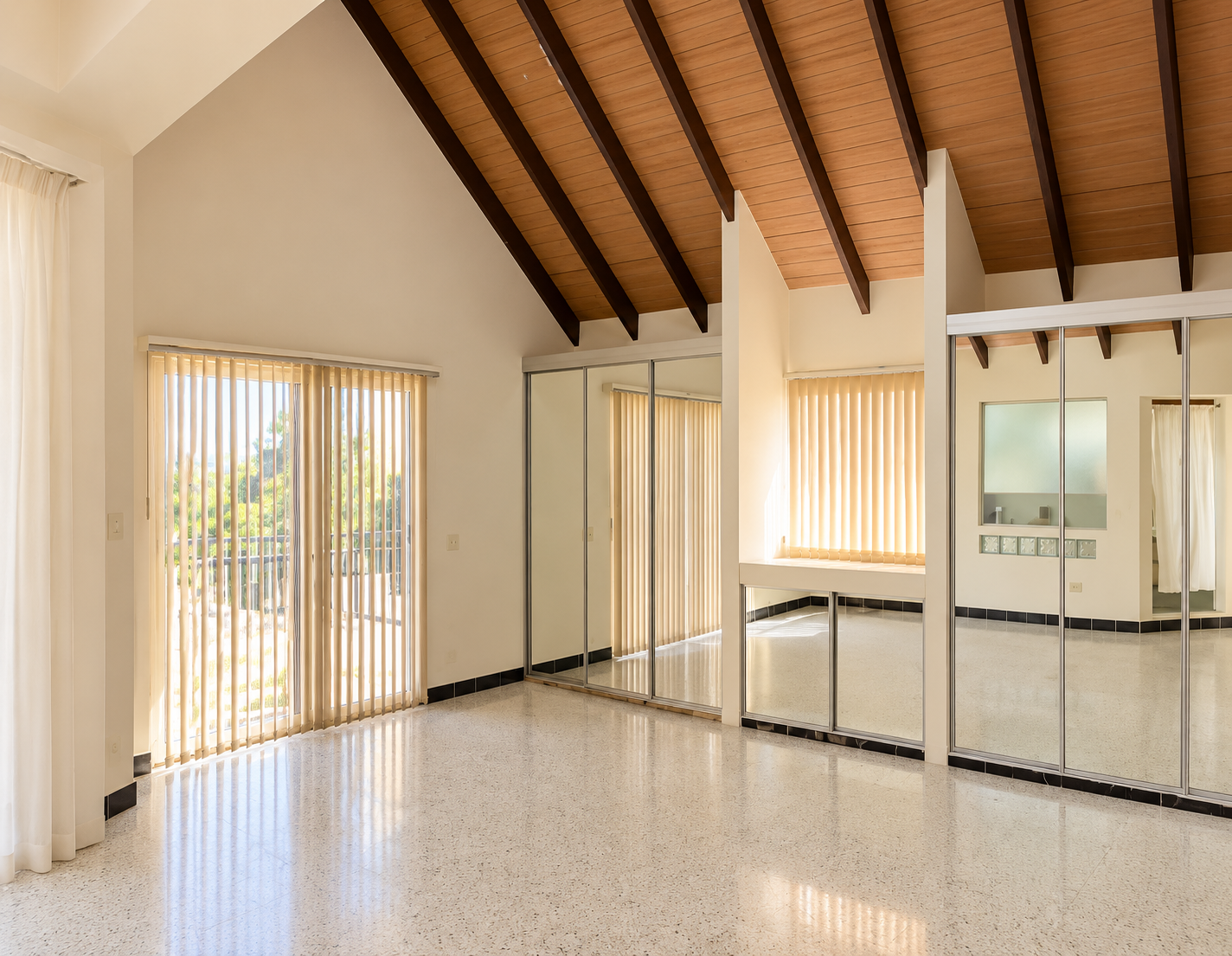 Casa Familiar con Apartamento en Venta – Carretera a Santa Lucía, Tegucigalpa