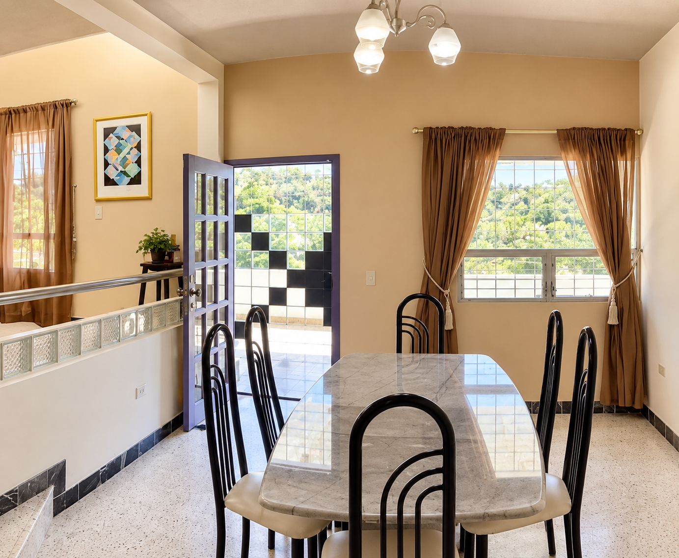 Casa Familiar con Apartamento en Venta – Carretera a Santa Lucía, Tegucigalpa