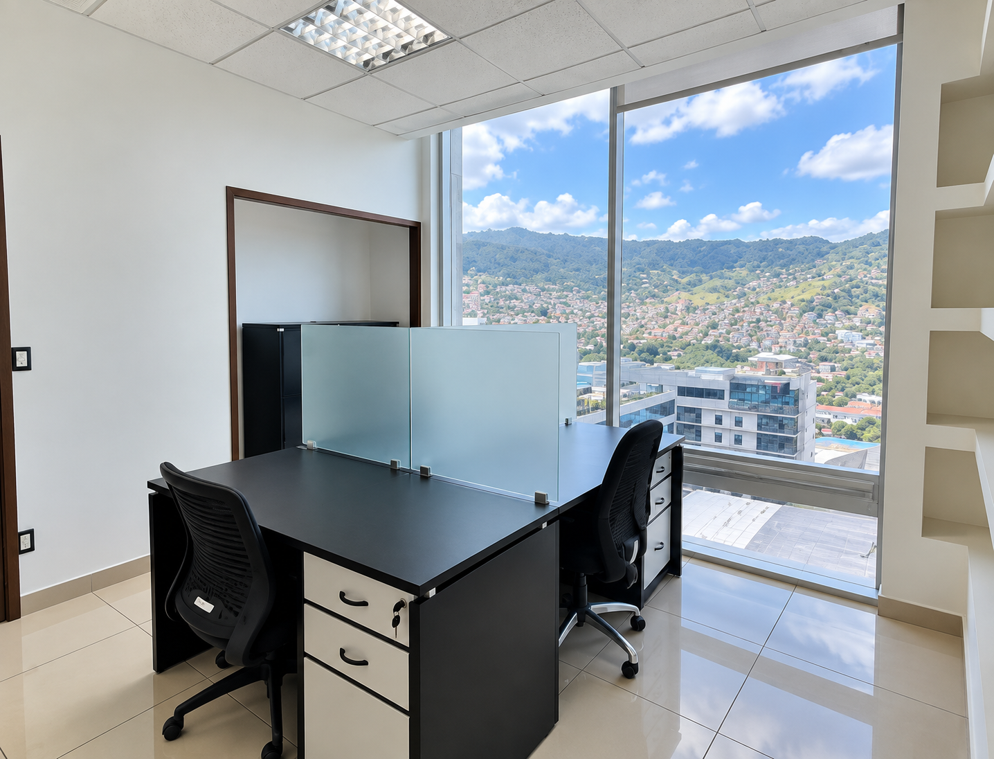 Oficina Amueblada en Venta o Renta – Los Próceres, Tegucigalpa